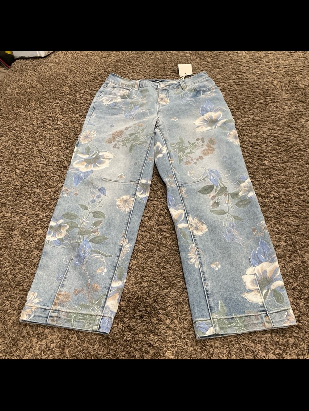 Flamingals NWT mid rise, cropped floral, print jeans, size medium - Picture 1 of 4